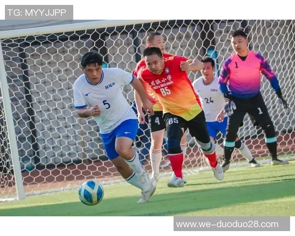 “明超”来了!家长、教师踢球赛,学生当“后援”,下一年还将晋级! “明超”来了!家长、教师踢球赛,学生当“后援”,下一年还将晋级!